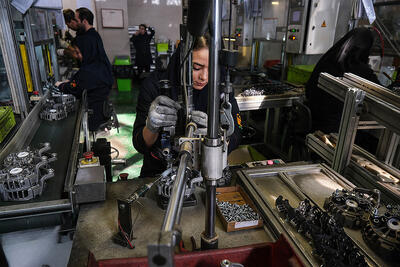 اقتصادی که کار زنان را ارزان می‌خرد