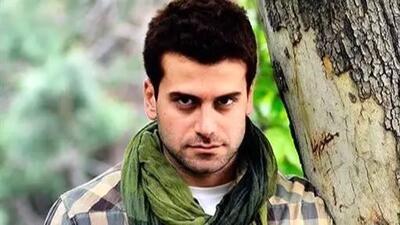 روزبه حصاری بازیگر سریال بچه مهندس: کف کوچه و خیابان زندگی می کنم خوب بلدم صورتم را با سیلی سرخ کنم/ شما نمی توانید هم به پارسا پیروزفر بگویید خوش چهره هم به من