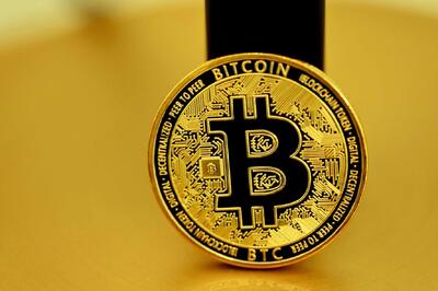  قیمت بیت‌کوین امروز 12 بهمن 1404