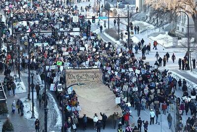 ترامپ در باتلاق خشم مردم و رسوایی‌های جنسی | سیاست روز