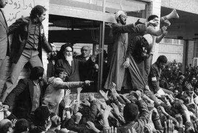  فرو رفتن در دهان نهنگ برای روایت انقلاب