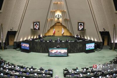 همه نمایندگان مجلس لباس سپاه به تن کردند + فیلم