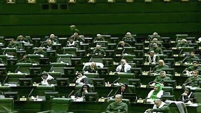  نمایندگان مجلس در حمایت از سپاه پاسداران انقلاب اسلامی سبزپوش شدند