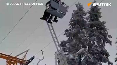  گرفتار شدن 60 نفر در تله کابین از کار افتاده!