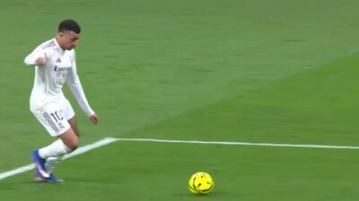 بدشانسی امباپه پس از دریبل دروازه‌بان