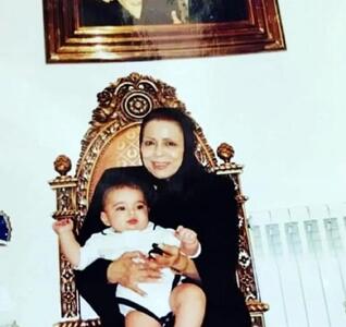  دهه 70؛ «مهری خمارلو، همسر فردین» در کنار نوه اش