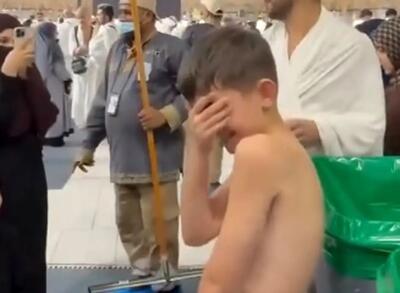 جشن غیرمعمول یک خانواده اهل ترکیه در کعبه