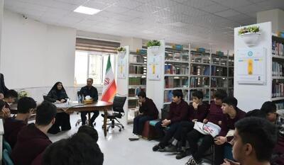  مدیرکل امور اجتماعی و فرهنگی آذربایجان شرقی پای سخنان نوجوانان نشست