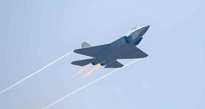  تاثیربمب کربنی جنگنده پنهان‌کار J-35 چین بر جهان