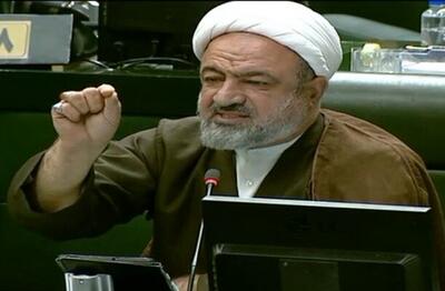  حمید رسایی با پوششی متفاوت در مجلس