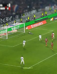 ویدئو: جایزه بهترین بازیکن زمین برای ستاره سابق رئال