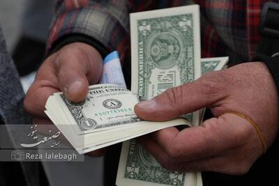 دلار در بازار آزاد عقب‌نشینی کرد