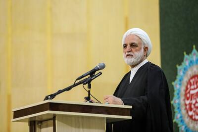 انقلاب ایران بر اساس ایمان به خدا و اعتماد به مردم شکل گرفت