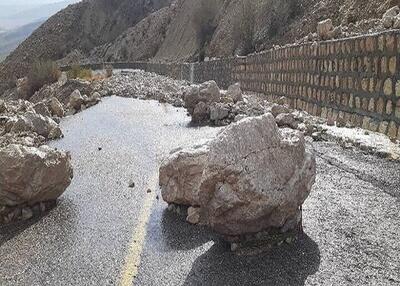 خطر ریزش سنگ و سقوط بهمن در راه‌های کوهستانی مازندران