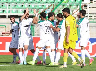  پیروزی ذوب‌آهن برابر فجرسپاسی در نیمه نخست