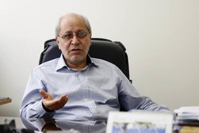 نیلی:«برای رسیدن به اصلاحات اقتصادی باید نخست اصلاحات اجتماعی انجام گیرد»