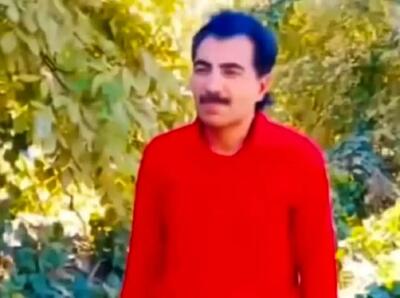  آواز شاد؛ مرده تو خیابون میخونه اونایی که کافه نشستن الکی دست میزنن طفلی فکرد واقعیه