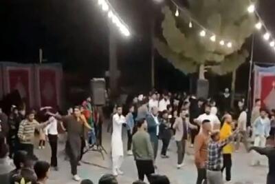  آواز شاد؛ یه عده وسط عروسی ریختن وسط انگار مجبور به این کار شدن انقد خسته حرکت میکنن