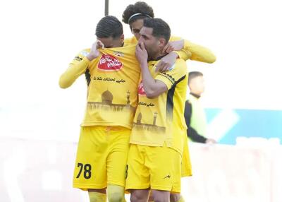 وی‌ای‌آر مانع بازگشت شاگردان پیروز (عکس)