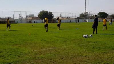 تمرین پر نشاط نفتی ها پیش از دیدار با نساجی