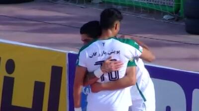 گل دوم ذوب آهن به فجرسپاسی توسط لطیفی