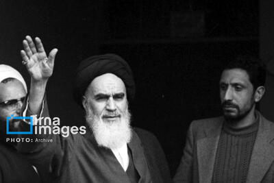 ۱۴ بهمن سال ۵۷؛ دیدار مردم با امام در مدرسه علوی