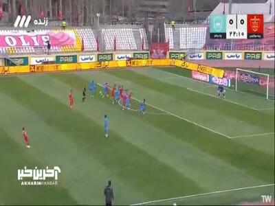 ضربه سر علیپور از بالای دروازه چادرملو به بیرون رفت