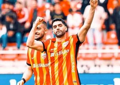 حضور علی کریمی در ترکیب سپاهان قطعی می‌شود؟ / بررسی مراحل قانونی / واکنش باشگاه و کارشناسان