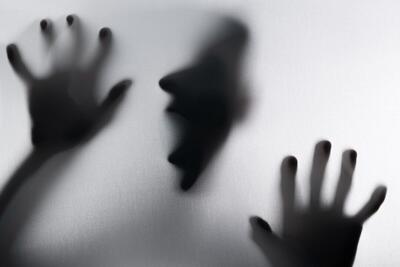  آزار و دست‌درازی پزشک مشهور به بیمارش