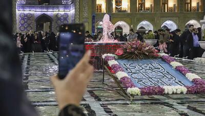  جشن شب نیمه شعبان در مشهد؛ حرم رضوی غرق در نور و شادی (عکس)