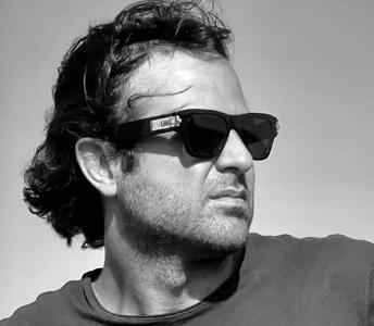  کنایه سنگین هومن سیدی به هنرمندان حاضر در جشنواره فجر