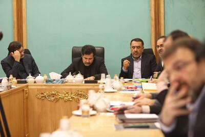 ارزیابی چگونگی کمک به واحدهای صنفی آسیب‌دیده از ناآرامی‌های اخیر با حضور معاون رئیس جمهور