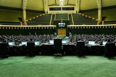 حضور خادمان مسجد جمکران در صحن مجلس به مناسبت میلاد حضرت مهدی (عج)