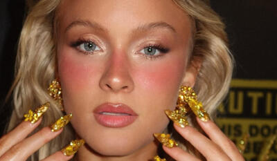  وقتی ناخن‌ها بیشتر از لباس‌ها خبرساز می‌شوند؛ جنجالی‌ترین ناخن‌های گرمی 2026 - چی بپوشم