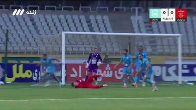 صحنه مشکوک به پنالتی در محوطه چادرملو + ویدئو