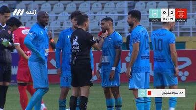 اخراج بازیکن چادرملو در مقابل پرسپولیس