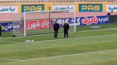 بازدید اوسمار از چمن ورزشگاه قبل از بازی با چادرملو