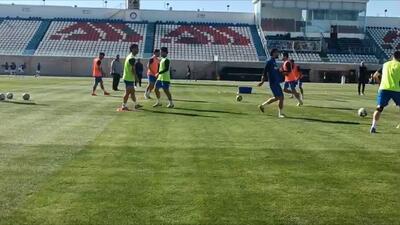 گرم کردن بازیکنان ملوان - گل گهر قبل از مسابقه