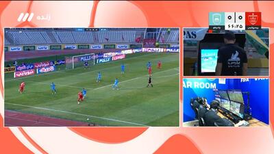 داور پس از بازبینی با VAR پنالتی برای پرسپولیس را رد کرد