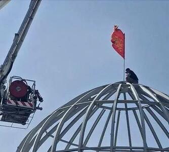 نجات کارگر جوشکار از مرگ در ارتفاع ۱۴ متری سازه گنبدی