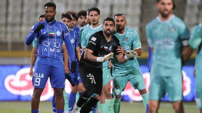 ساپینتو در محاصره گل نزن‌ها