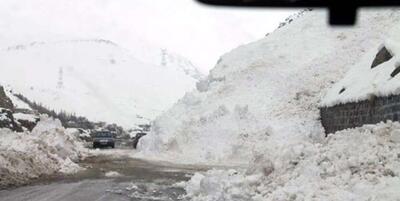 خطر ریزش سنگ و سقوط بهمن در محورهای کوهستانی مازندران