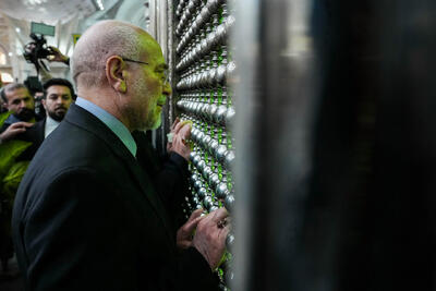 تجدید میثاق رئیس و نمایندگان مجلس با آرمان‌های امام (ره)/ عکس دسته جمعی نمایندگان با سید حسن خمینی + تصویر