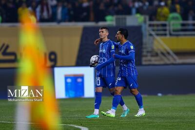 واکنش ستاره استقلال به بند فسخ ۵۰۰ هزار دلاری/ آسانی: قول دادم؛ می‌مانم - پارس فوتبال