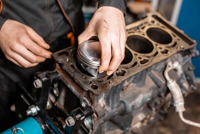 جام کردن موتور خودرو؛ دلایل، نشانه‌ها، پیامدها و راه‌های پیشگیری - پدال