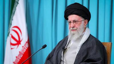 فیلم هدیه‌ مخصوص رهبری انقلاب به زنی که در ناآرامی های اخیر انگشت شوهرش را بریدند و انگشترش را دزدیدند/ درخواست این زن جوان از رهبر انقلاب چه بود ؟!