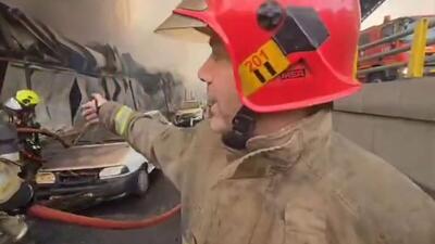  در حال حاضر حریق تحت کنترل و از سرایت به اطراف جلوگیری شده، اما به طور کامل خاموش نشده است