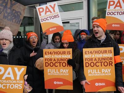  اعتصاب پزشکان در انگلیس در اعتراض به شرایط کاری و دستمزد