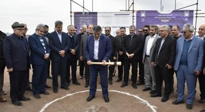  کلنگ احداث نیروگاه خورشیدی ۱۵۰ مگاواتی در شهر صنعتی کاوه به زمین زده شد