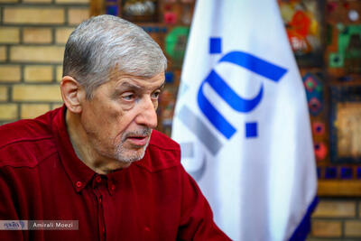 حقیقت‌پور: قانون اساسی وحی مُنزل نیست